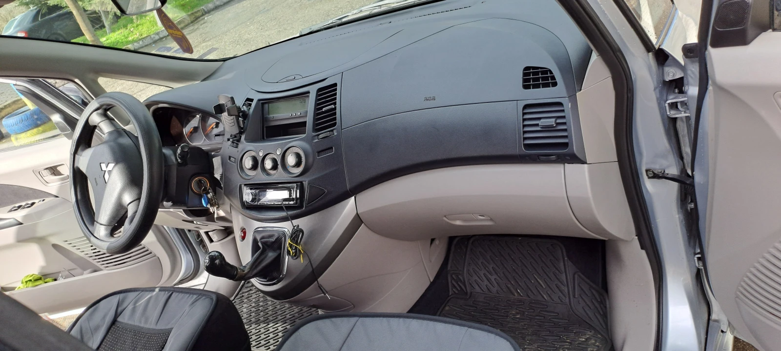 Mitsubishi Grandis  - изображение 5