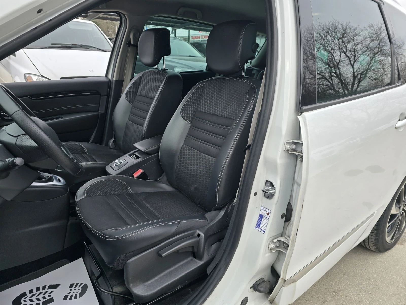 Renault Scenic 1.5dci 110к.с Limited Bose 6+ 1 места, снимка 9 - Автомобили и джипове - 53131364