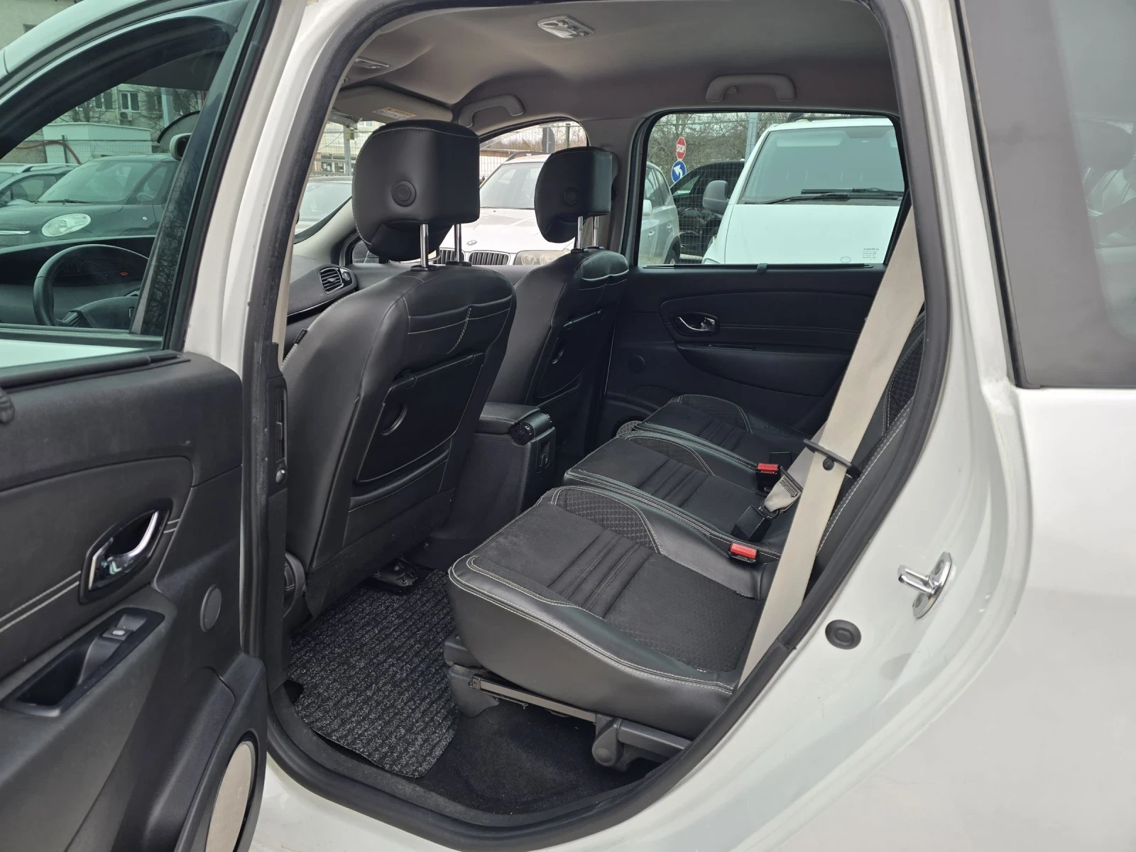 Renault Scenic 1.5dci 110к.с Limited Bose 6+ 1 места, снимка 11 - Автомобили и джипове - 53131364