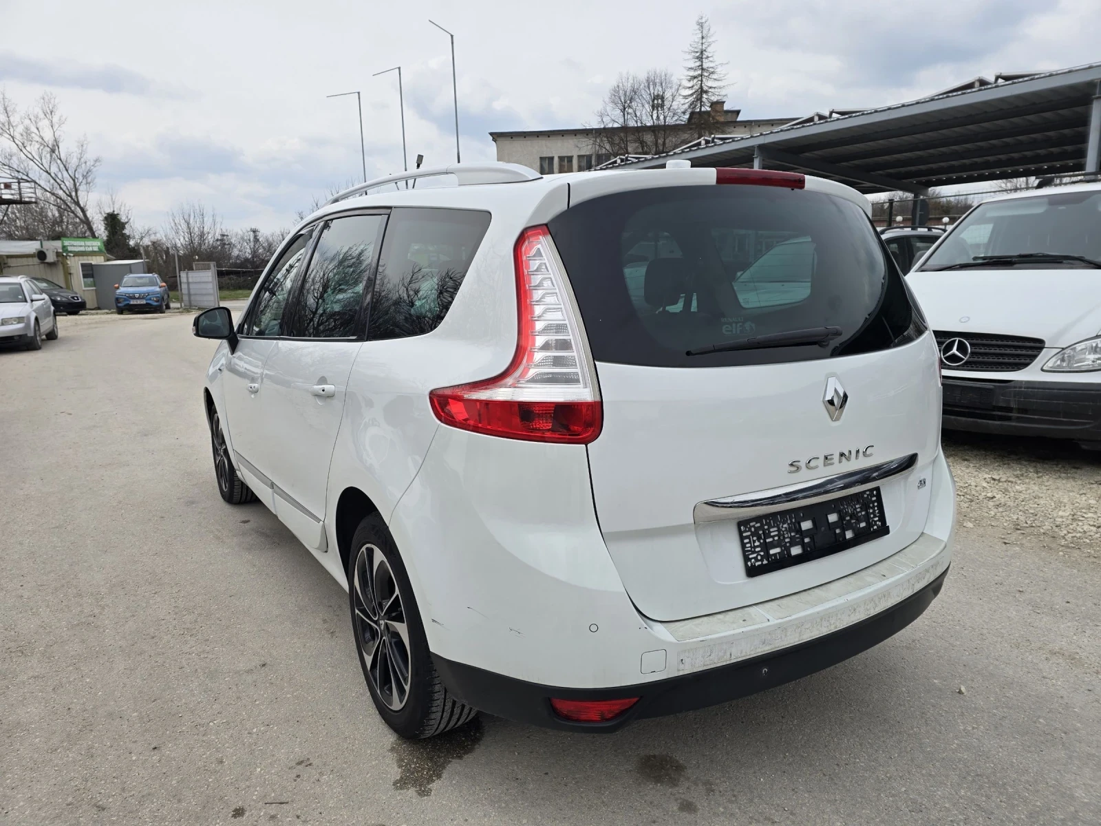 Renault Scenic 1.5dci 110к.с Limited Bose 6+ 1 места, снимка 3 - Автомобили и джипове - 53131364