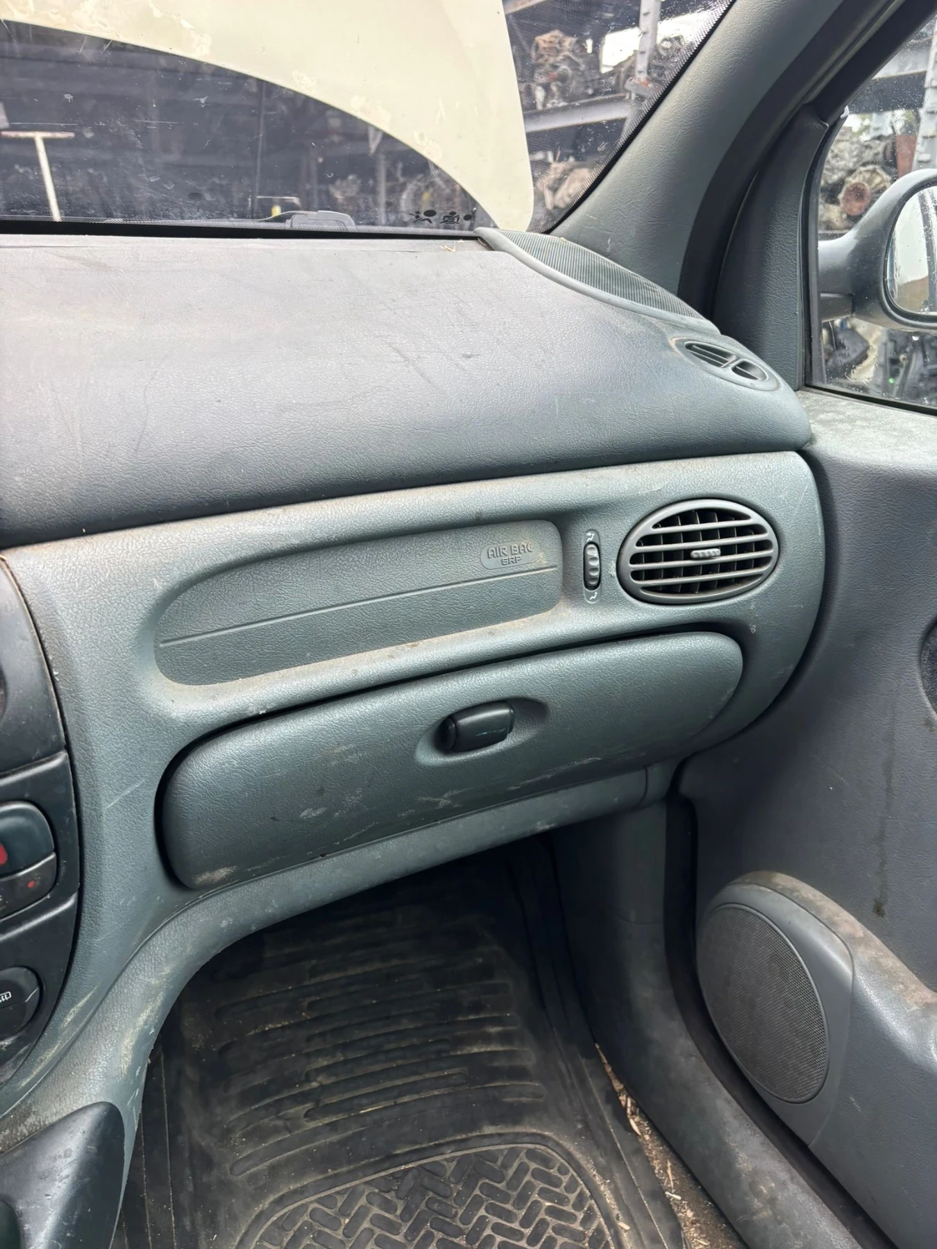 Renault Megane Scenik , снимка 13 - Автомобили и джипове - 53831321