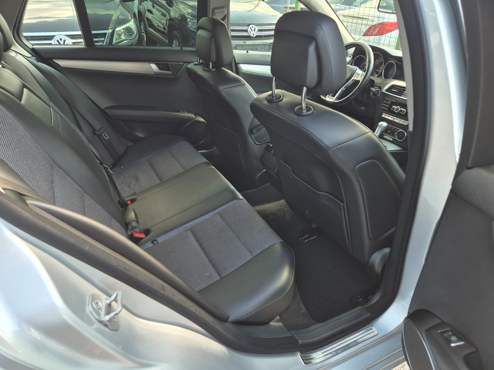 Mercedes-Benz C 200, снимка 11 - Автомобили и джипове - 54068897