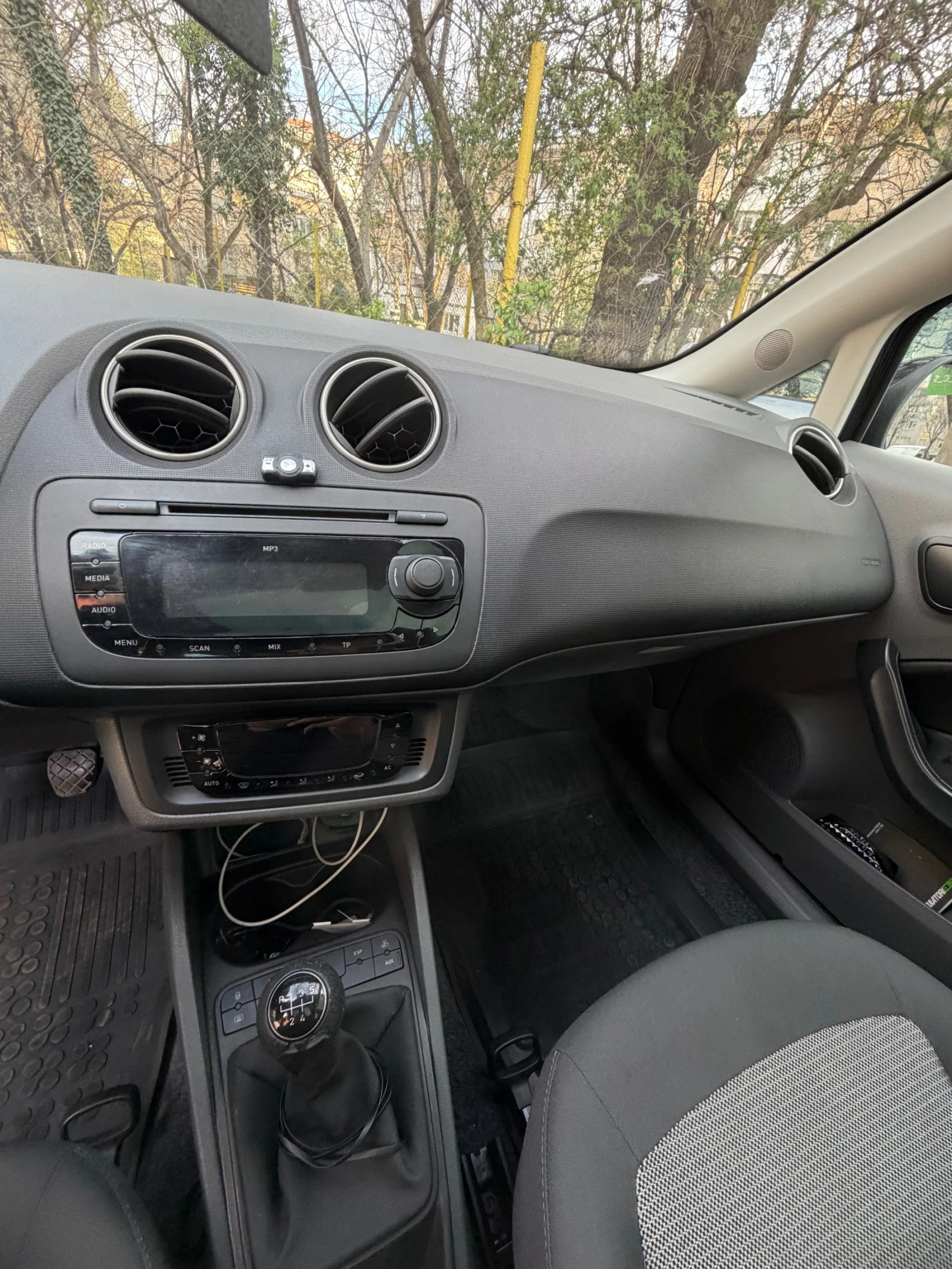 Seat Ibiza, снимка 10 - Автомобили и джипове - 54176186