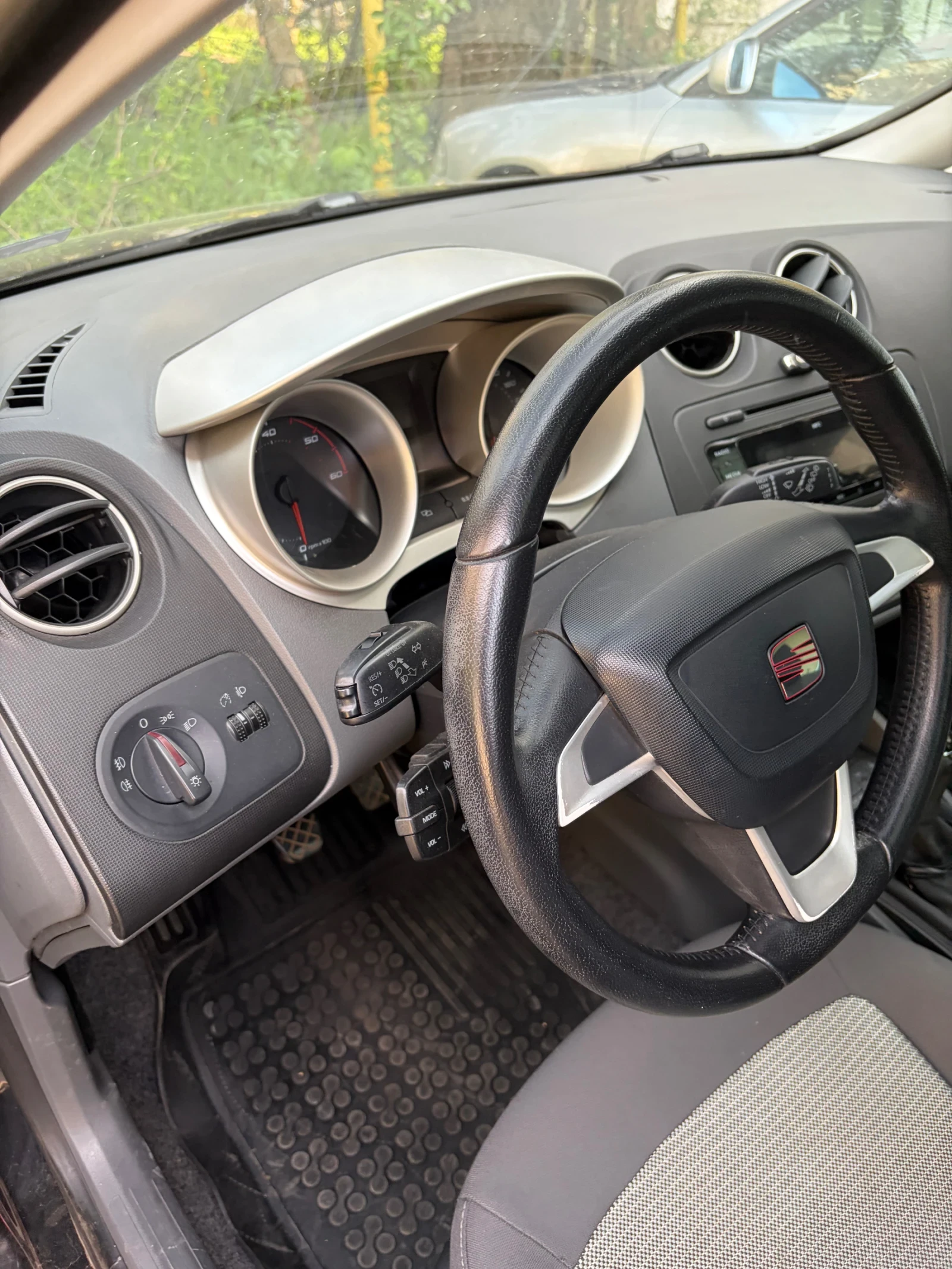 Seat Ibiza, снимка 11 - Автомобили и джипове - 54176186