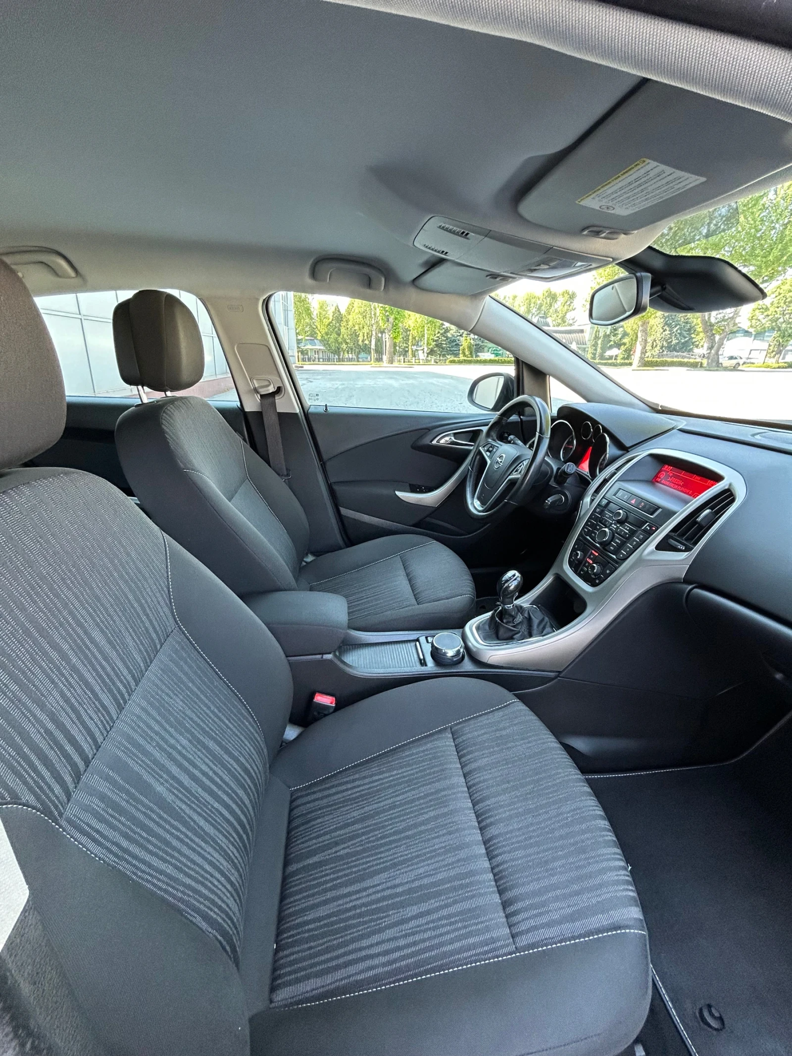 Opel Astra БЕНЗИН // 97000 КМ, снимка 13 - Автомобили и джипове - 54397412