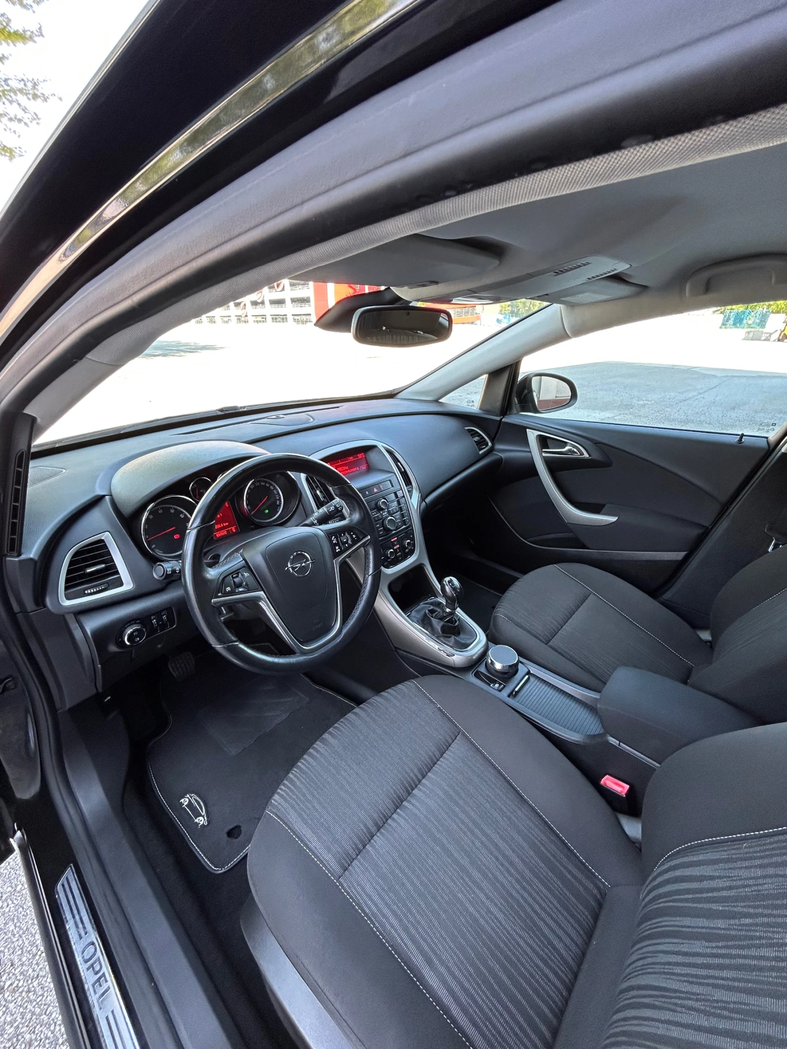 Opel Astra БЕНЗИН // 97000 КМ, снимка 9 - Автомобили и джипове - 54397412
