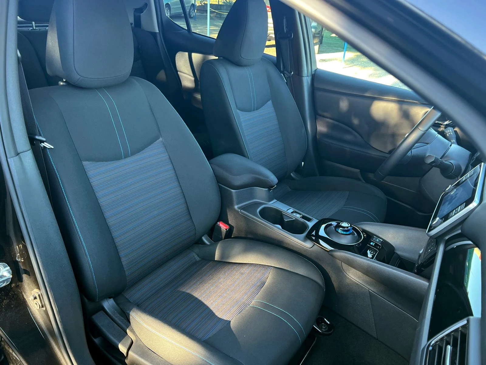 Nissan Leaf  40k KM N-Connecta Soh 100% , снимка 12 - Автомобили и джипове - 54870606