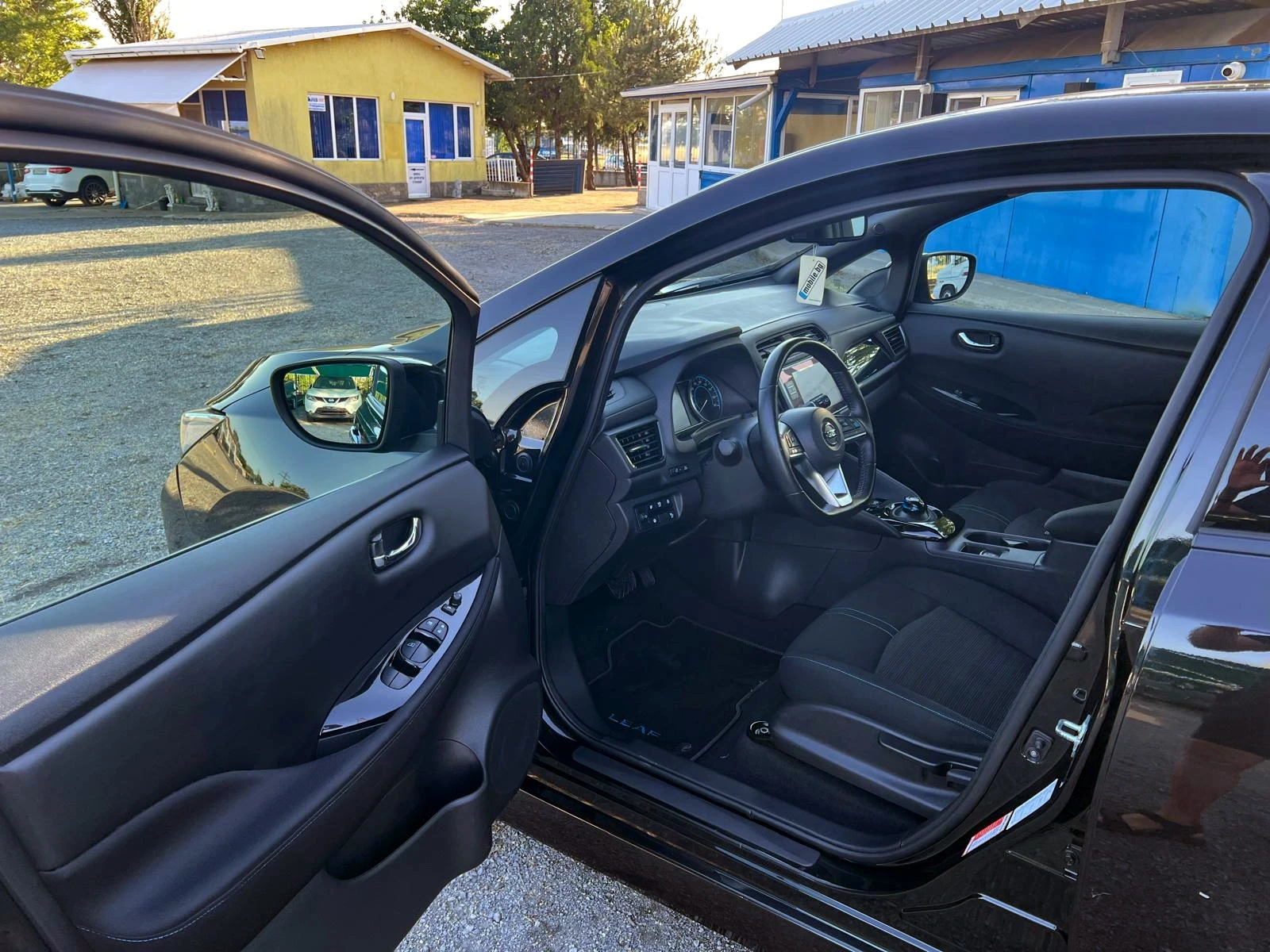Nissan Leaf  40k KM N-Connecta Soh 100% , снимка 13 - Автомобили и джипове - 54870606