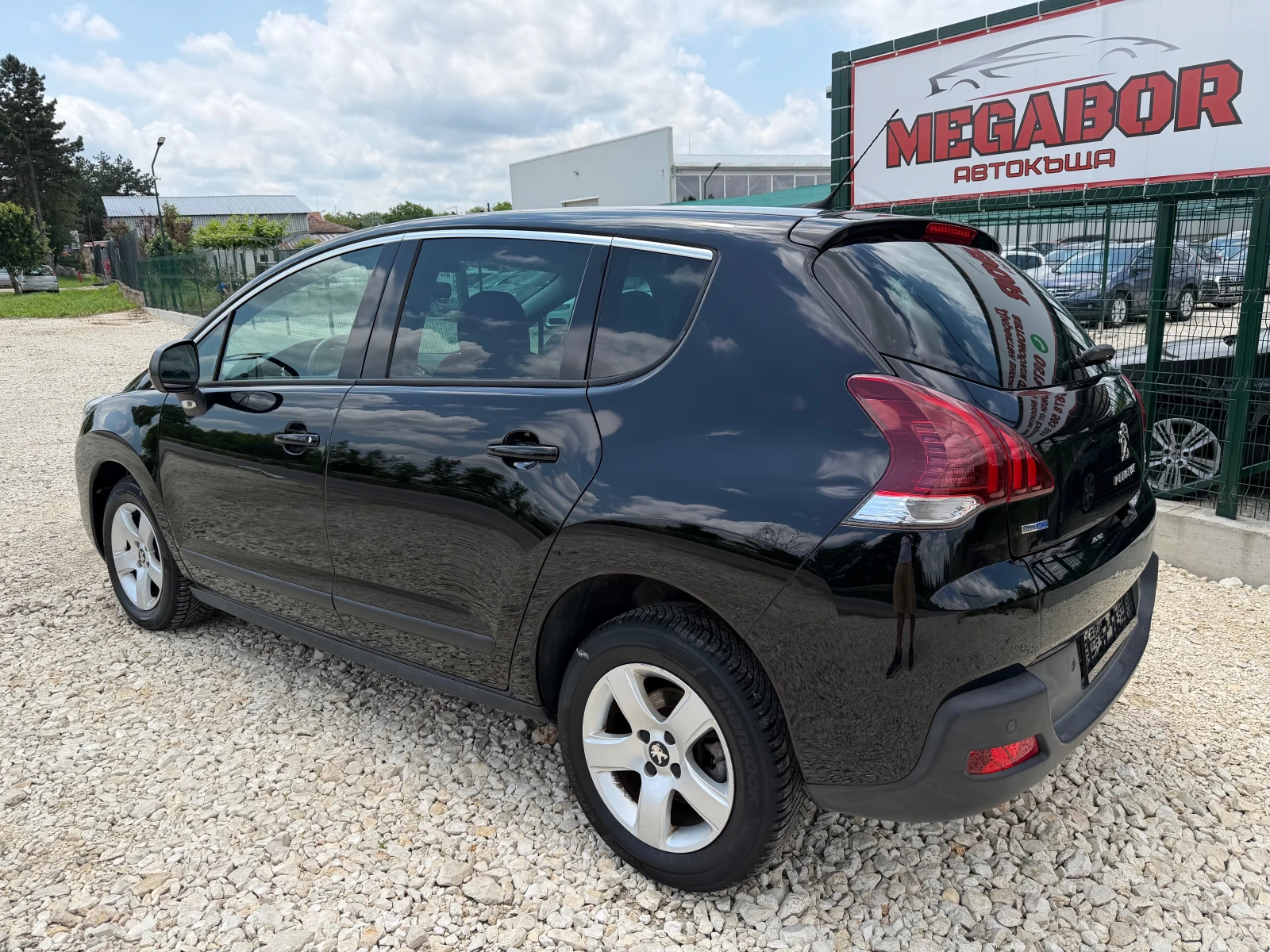 Peugeot 3008 1.6e-HDI/120p.s-Avtomatik/Navi/Facelift!!!, снимка 4 - Автомобили и джипове - 54887217