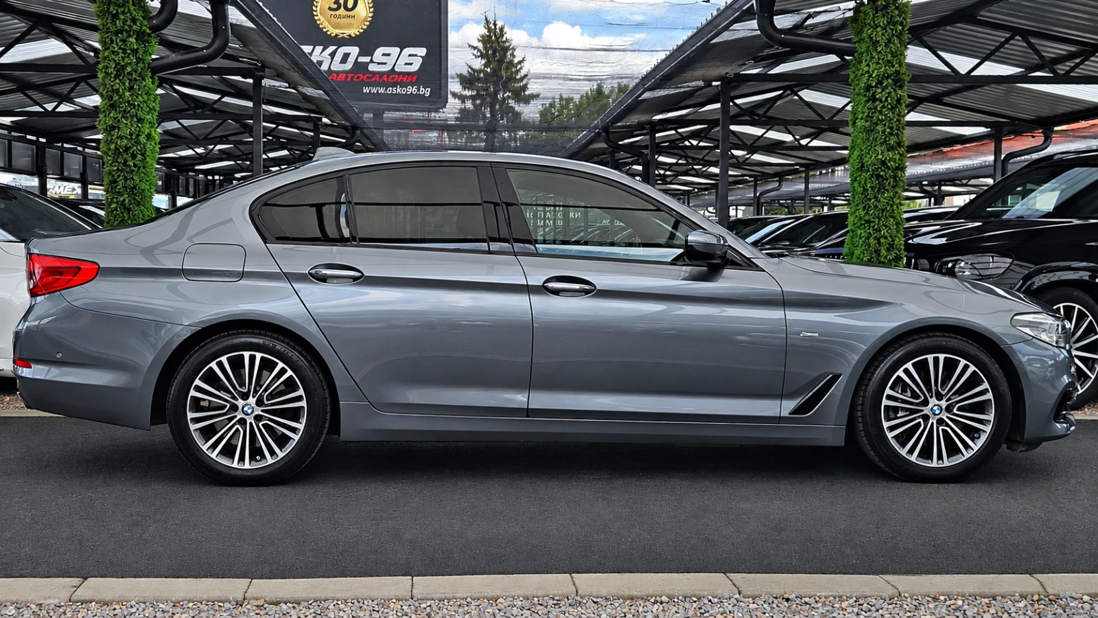 BMW 540 i/XD/SPORT LINE/DISTR/HUD/CAMERA/ВАКУМ/ПОДГРEB/LIZ, снимка 4 - Автомобили и джипове - 55183570