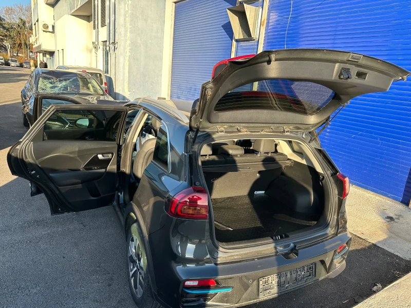 Kia Niro, снимка 12 - Автомобили и джипове - 48104312