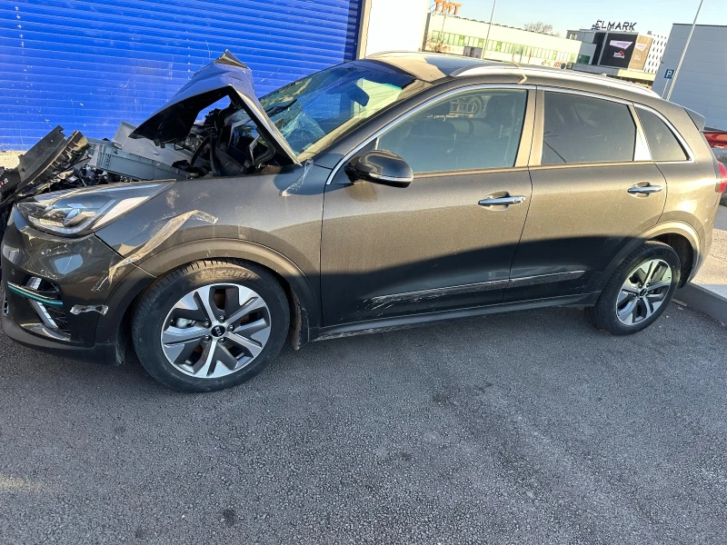 Kia Niro, снимка 1 - Автомобили и джипове - 48104312