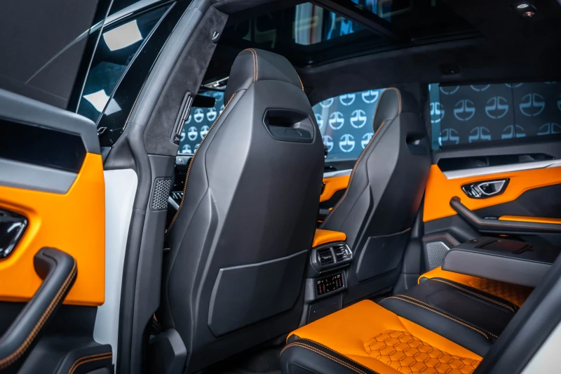 Lamborghini Urus * B&O* Pano* 360, снимка 14 - Автомобили и джипове - 49361885