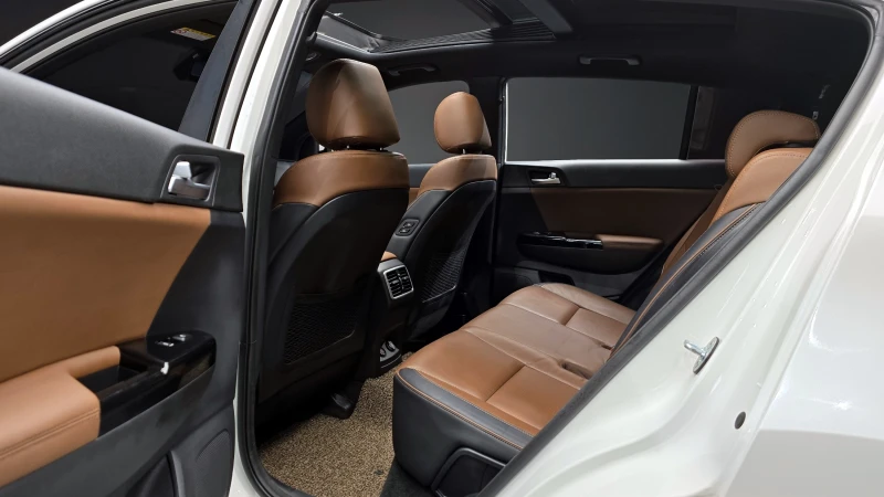 Kia Sportage 2.0, снимка 10 - Автомобили и джипове - 51521815