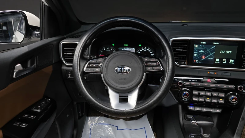 Kia Sportage 2.0, снимка 11 - Автомобили и джипове - 51521815