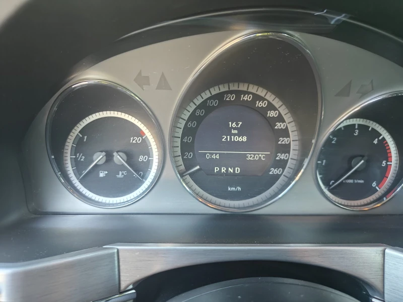 Mercedes-Benz GLK 320, снимка 10 - Автомобили и джипове - 52427047