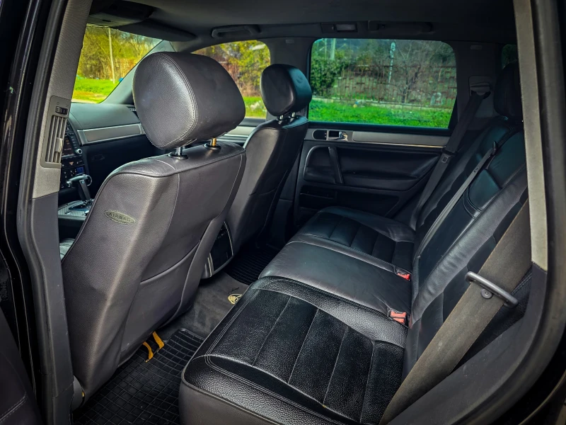 VW Touareg = 4.2= ГАЗ= NAVI= КОЖА= , снимка 13 - Автомобили и джипове - 52459499