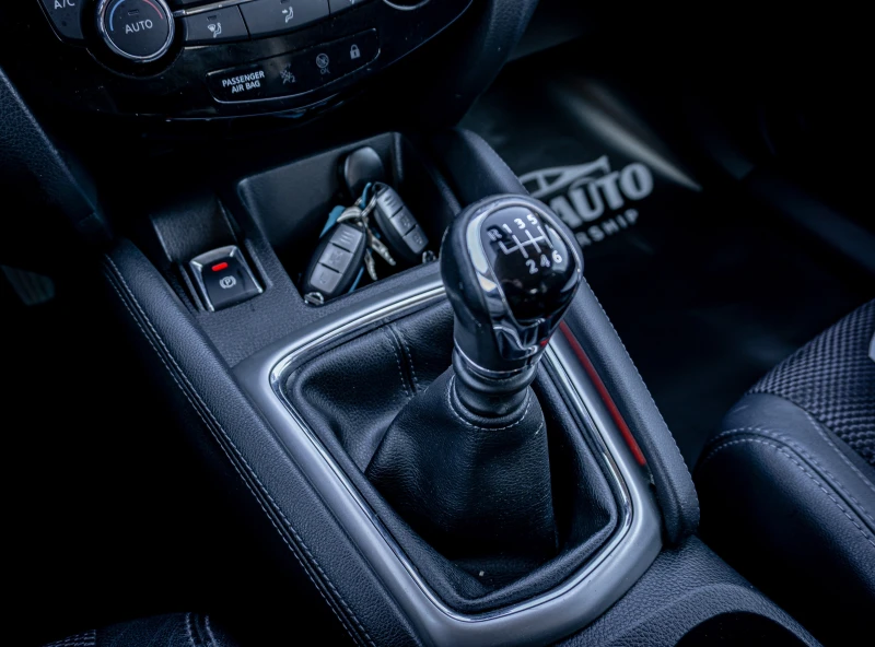 Nissan Qashqai 1.6 TEKNA 163к.с. | КАТО НОВА! МНОГО ЕКСТРИ| ГАРАН, снимка 11 - Автомобили и джипове - 53175273