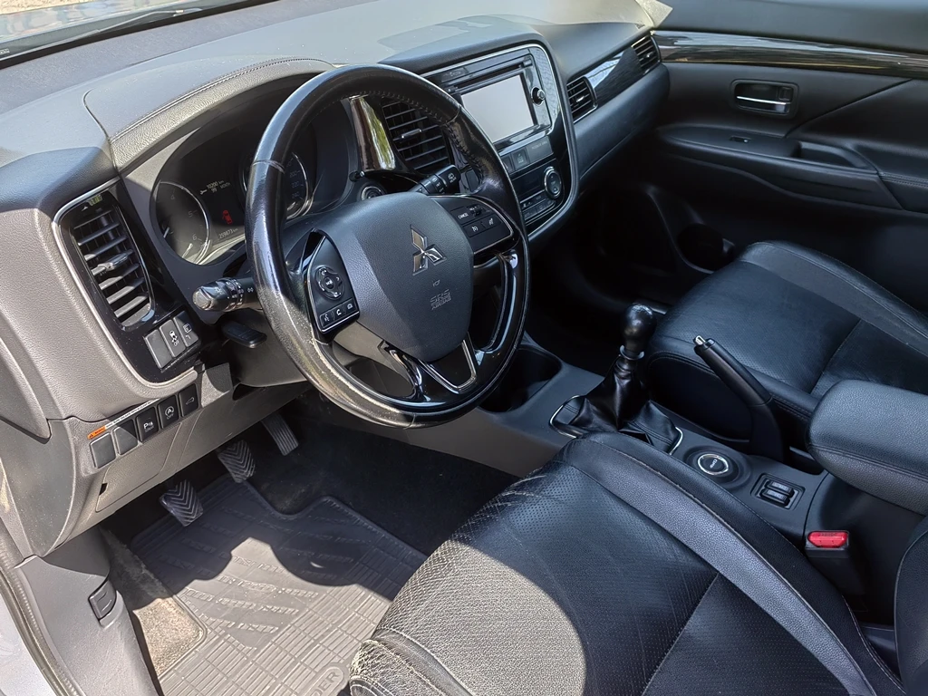 Mitsubishi Outlander 2.2D 4WD* Сервизна история* Един собств.* 7-местен - изображение 7