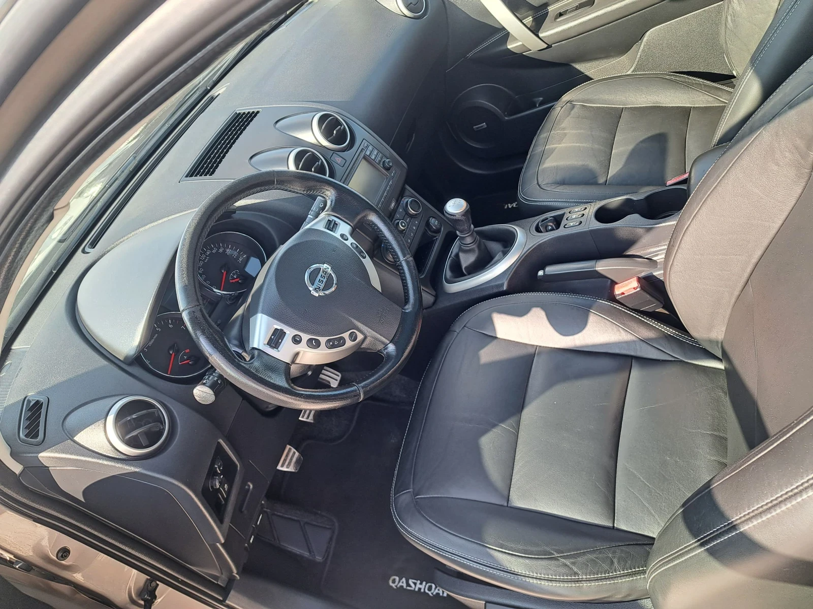 Nissan Qashqai 2.0 Кожен салон  - изображение 6