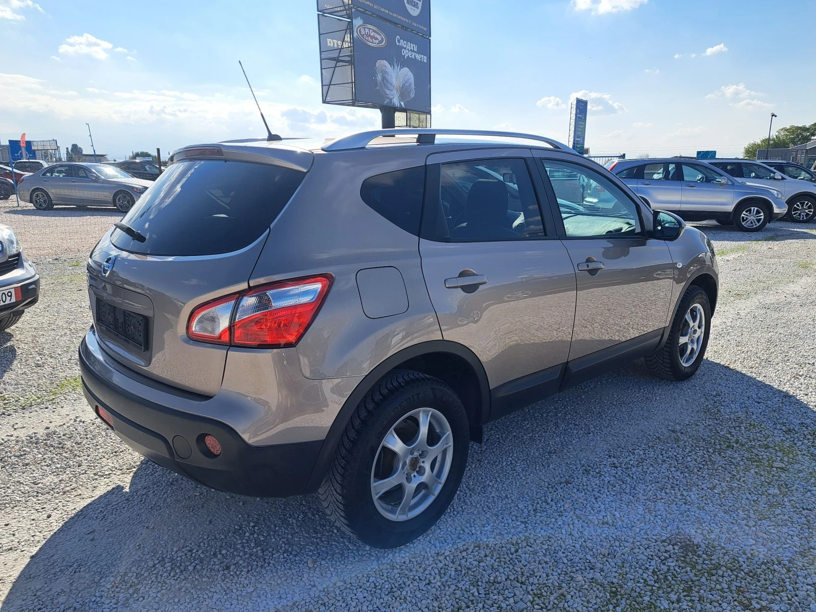 Nissan Qashqai 2.0 Кожен салон  - изображение 3