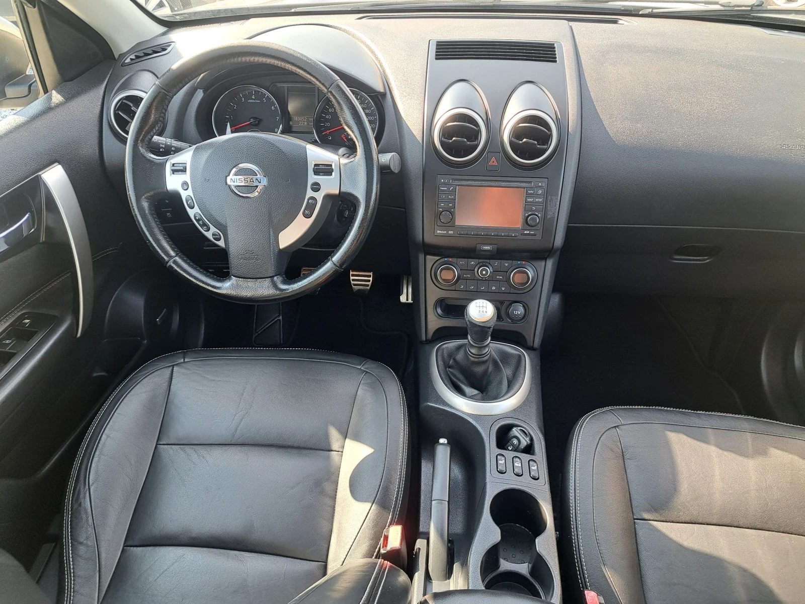 Nissan Qashqai 2.0 Кожен салон  - изображение 10