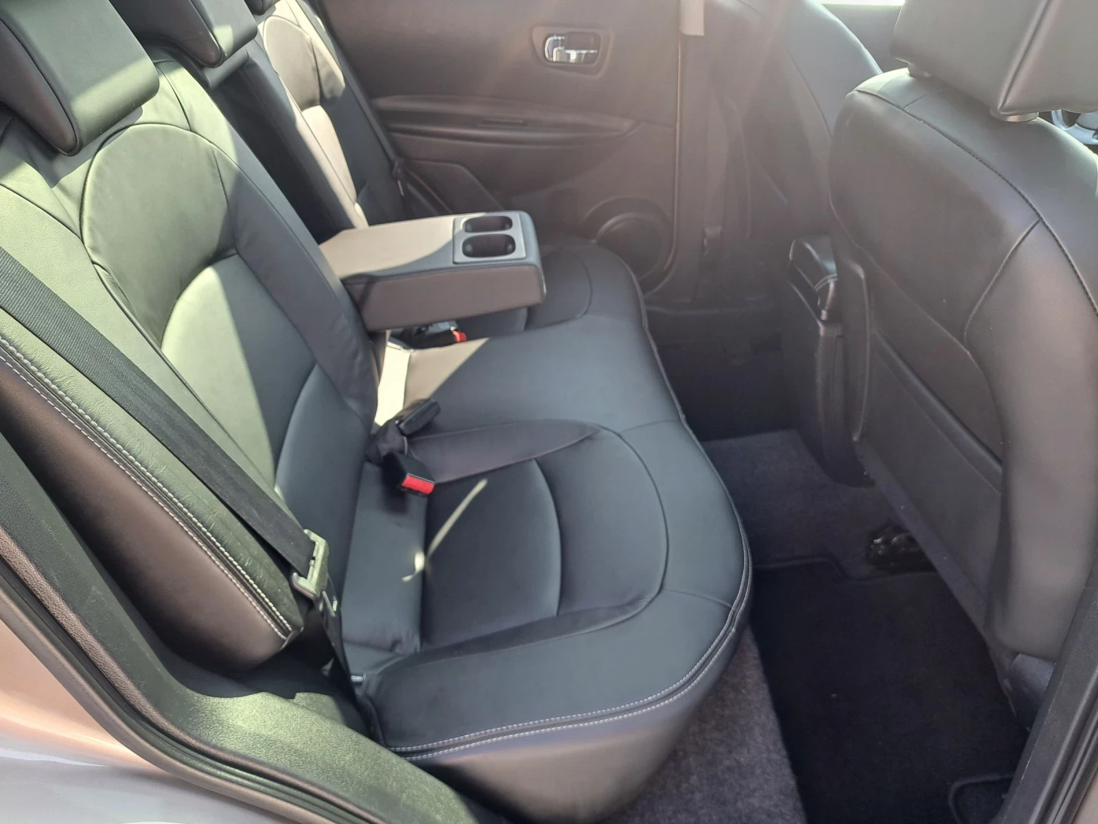 Nissan Qashqai 2.0 Кожен салон  - изображение 9
