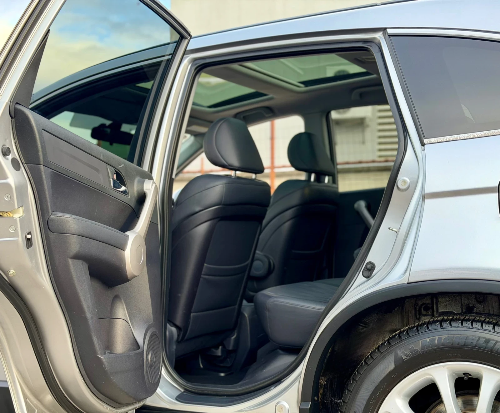 Honda Cr-v 2.0i Executive 4x4 Автоматик/Кожа/Панорама/Нави/, снимка 11 - Автомобили и джипове - 53741876