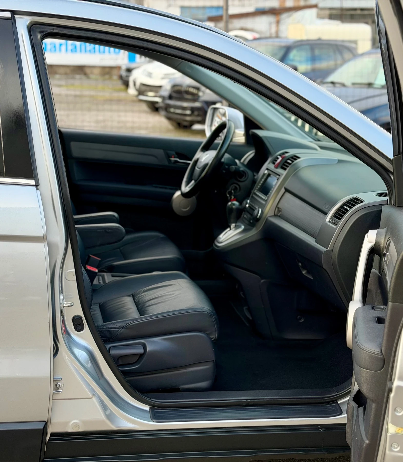 Honda Cr-v 2.0i Executive 4x4 Автоматик/Кожа/Панорама/Нави/, снимка 7 - Автомобили и джипове - 53741876