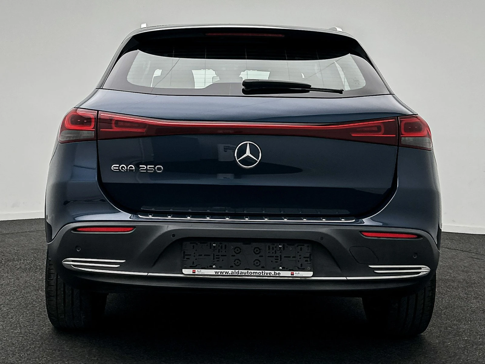 Mercedes-Benz EQA 250 Luxury Виртуал Кожа Амбиентно, снимка 6 - Автомобили и джипове - 55940874