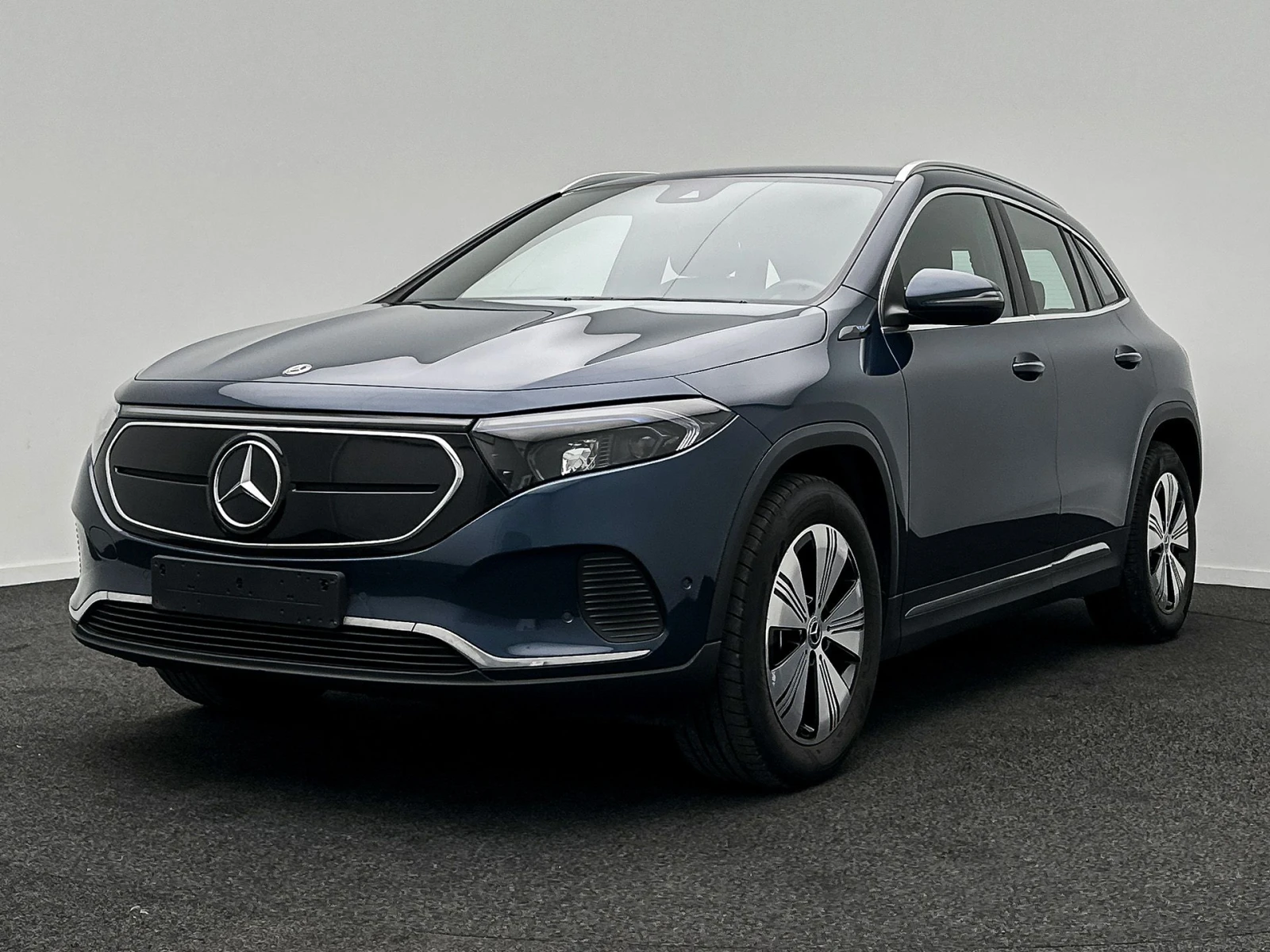 Mercedes-Benz EQA 250 Luxury Виртуал Кожа Амбиентно, снимка 3 - Автомобили и джипове - 55940874