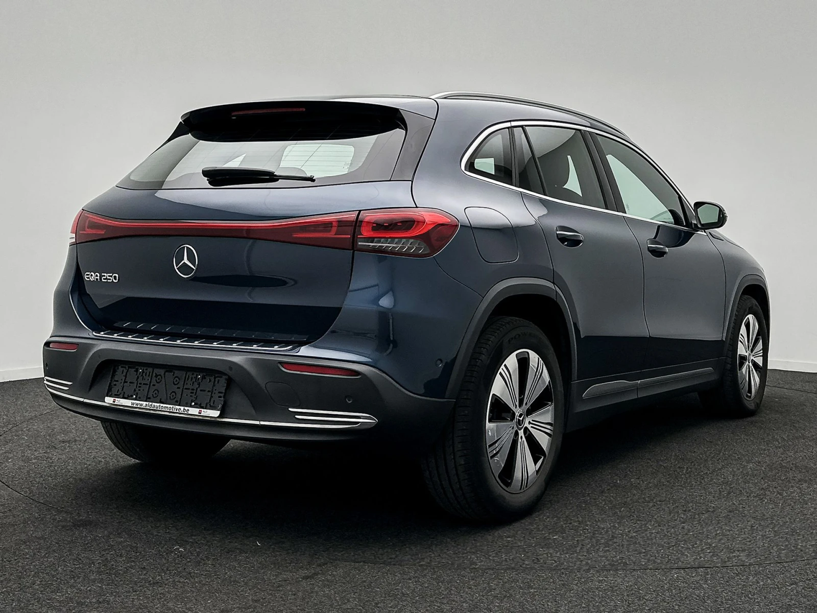 Mercedes-Benz EQA 250 Luxury Виртуал Кожа Амбиентно, снимка 5 - Автомобили и джипове - 55940874