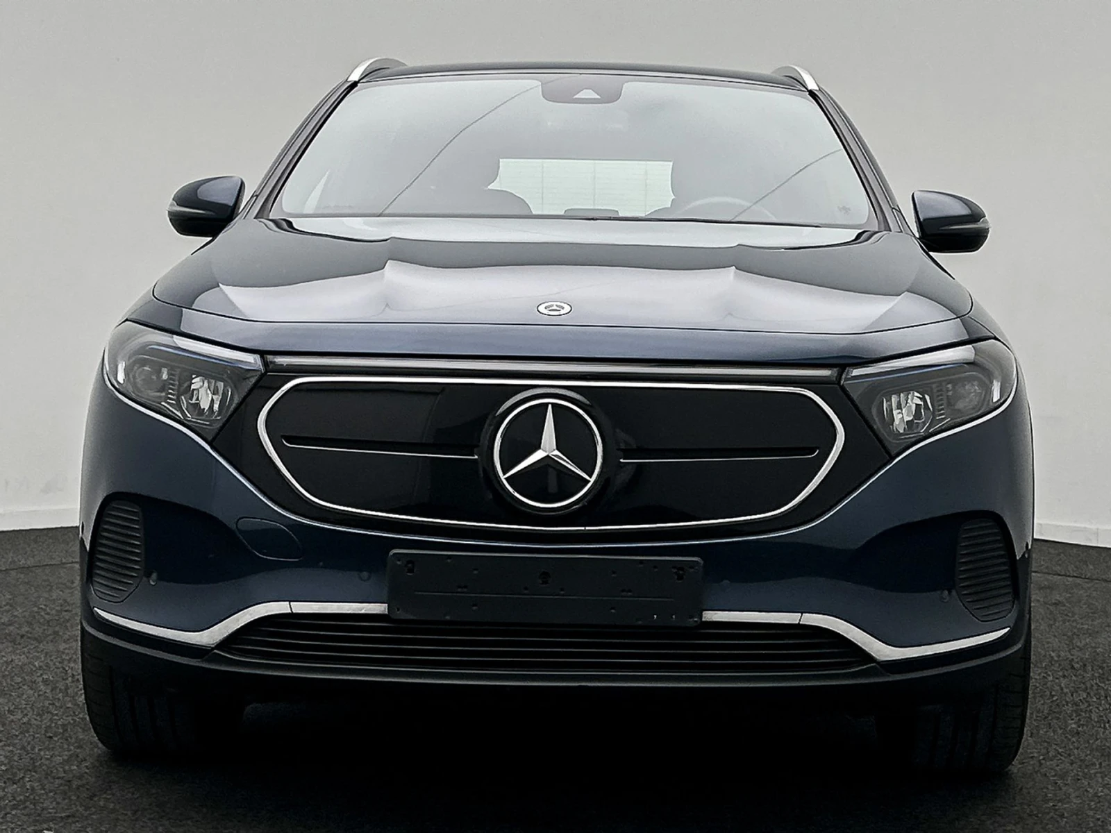 Mercedes-Benz EQA 250 Luxury Виртуал Кожа Амбиентно, снимка 2 - Автомобили и джипове - 55940874