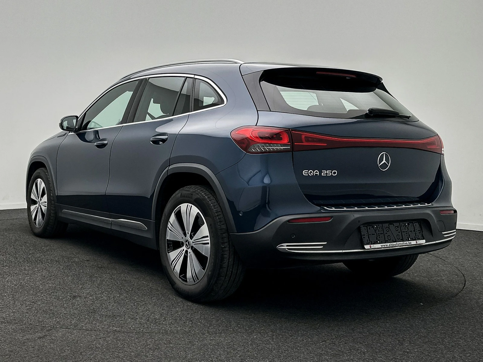 Mercedes-Benz EQA 250 Luxury Виртуал Кожа Амбиентно, снимка 7 - Автомобили и джипове - 55940874
