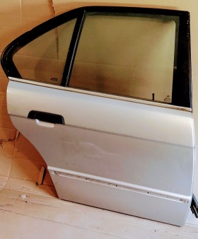 Врата задна дясна седан за BMW 5 Е34-Sedan, снимка 1 - Части - 45478916