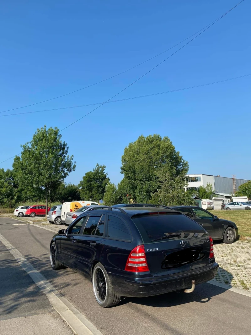 Mercedes-Benz C 220, снимка 2 - Автомобили и джипове - 48228276