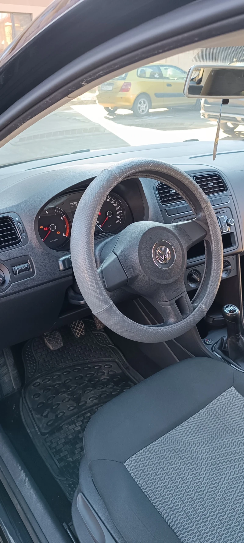 VW Polo, снимка 14 - Автомобили и джипове - 48931871