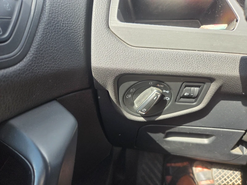 VW Touran, снимка 10 - Автомобили и джипове - 52563114