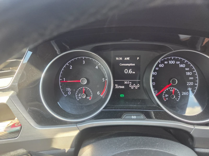 VW Touran, снимка 8 - Автомобили и джипове - 52563114