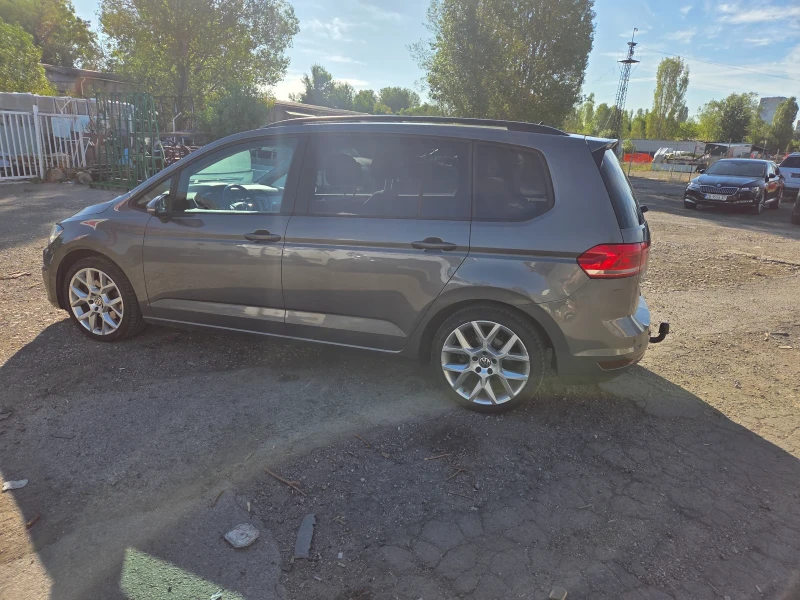 VW Touran, снимка 4 - Автомобили и джипове - 52563114