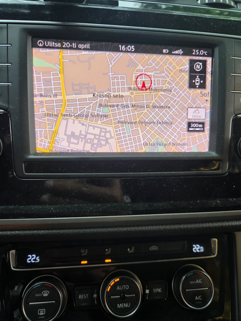 VW Touran, снимка 12 - Автомобили и джипове - 52563114