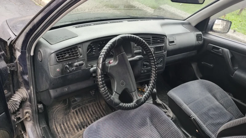 VW Golf Комби , снимка 2 - Автомобили и джипове - 53064266