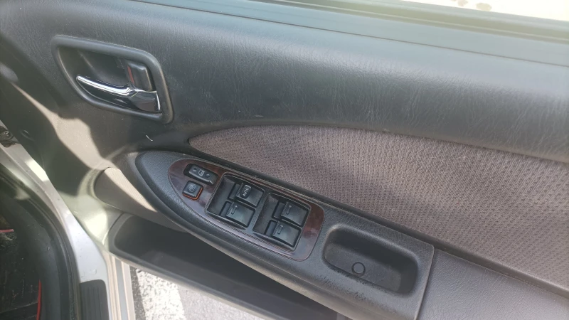 Toyota Avensis, снимка 10 - Автомобили и джипове - 53489706