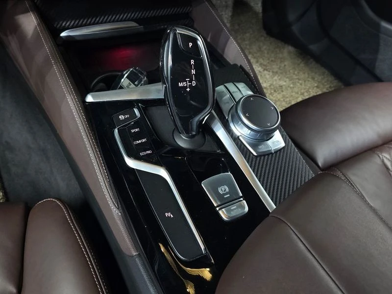 BMW 520 520I M Sports, снимка 12 - Автомобили и джипове - 55500728