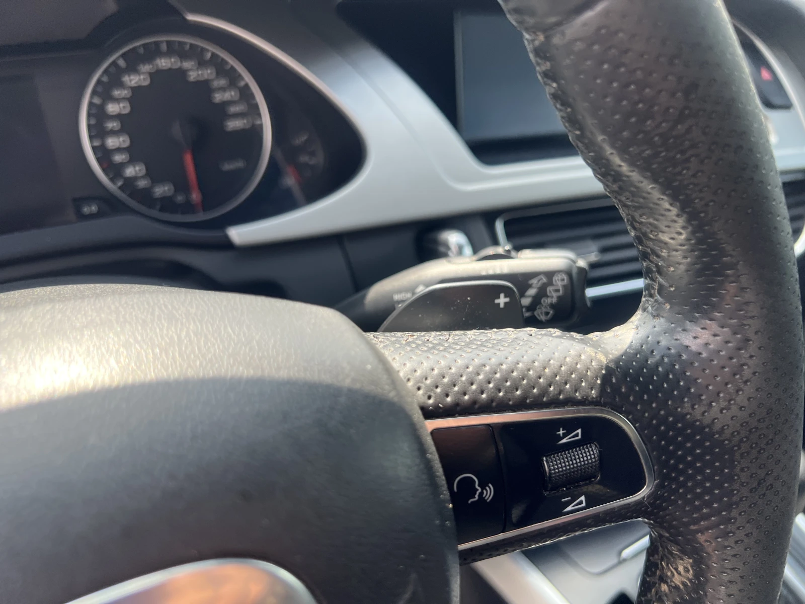 Audi A4 Avant 2.0TDI S-Line - изображение 10