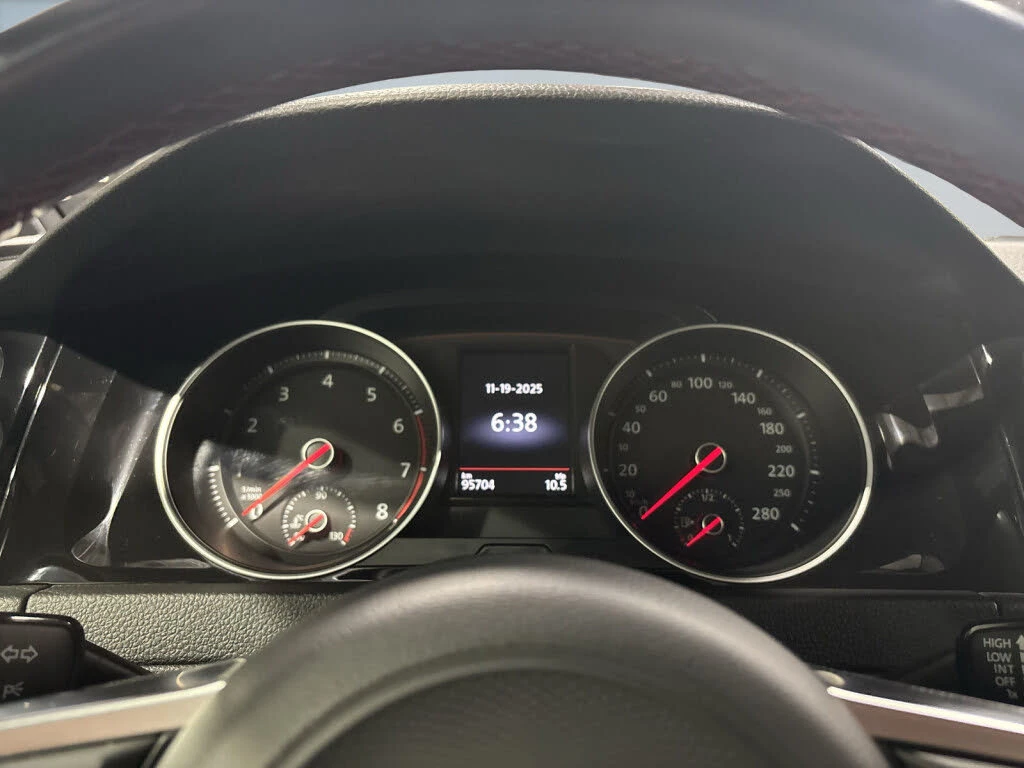 VW Golf * GTI* АвтоКреди* (ЦЕНА ДО БГ) - изображение 8