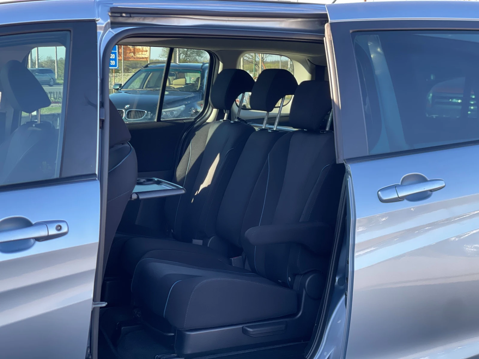 Mazda 5 1.8i Dynamic , снимка 9 - Автомобили и джипове - 54144178