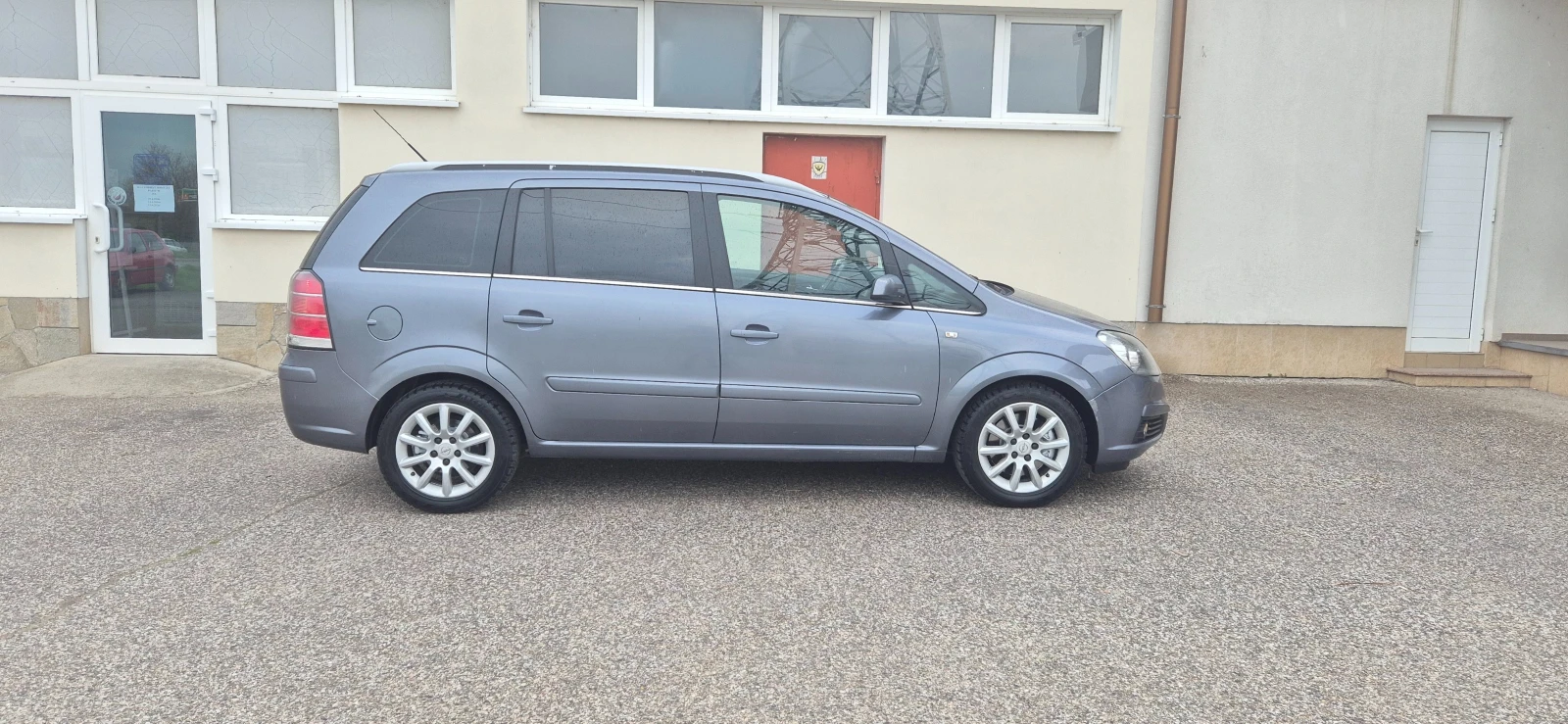 Opel Zafira 1.9cdti* 7м.6ск.* Кожа* , снимка 15 - Автомобили и джипове - 54208232