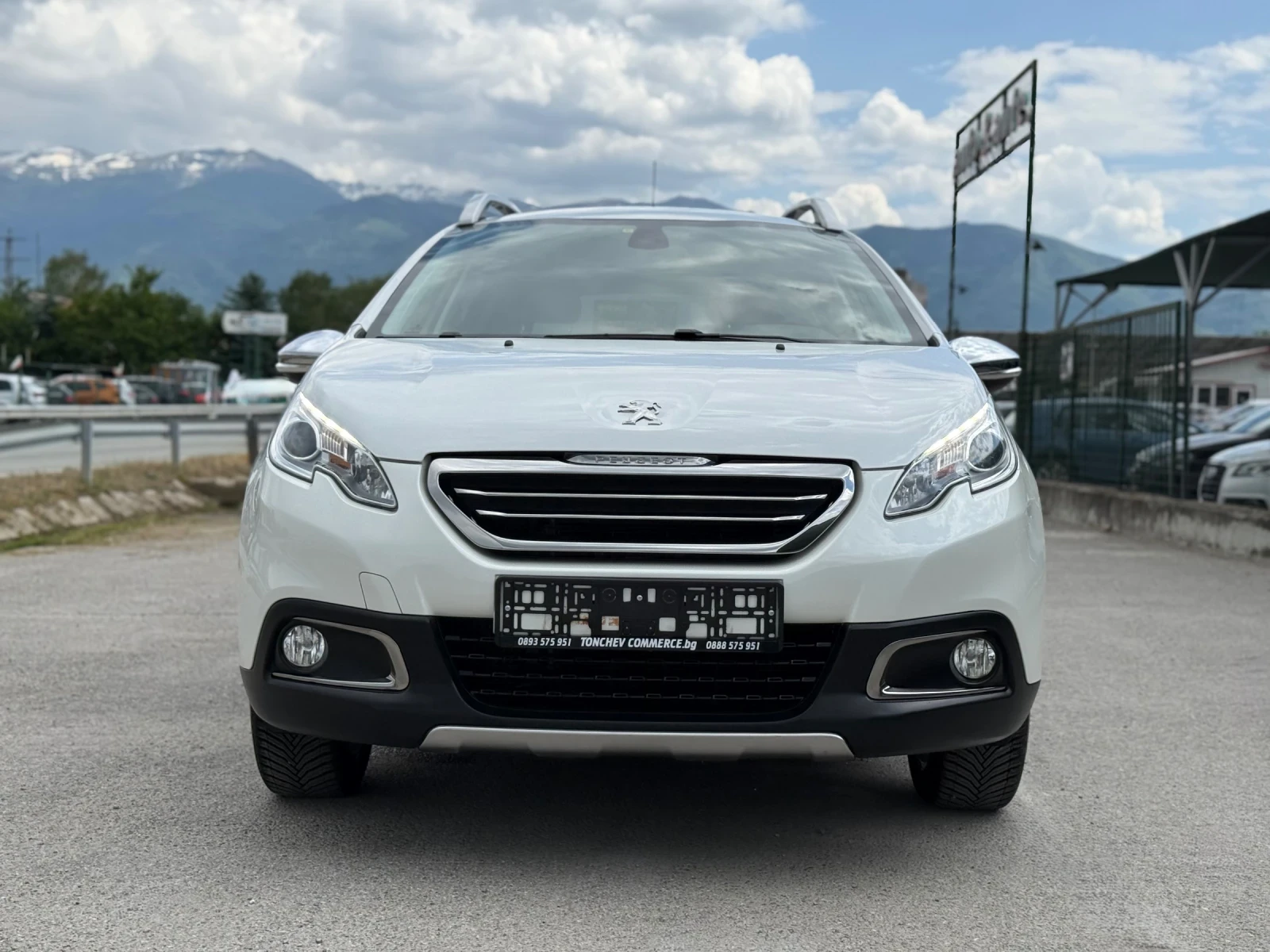 Peugeot 2008 1.2i-TURBO-99.000km-NEW-TOP-NAVI-TV-DVD-LED, снимка 2 - Автомобили и джипове - 54740956