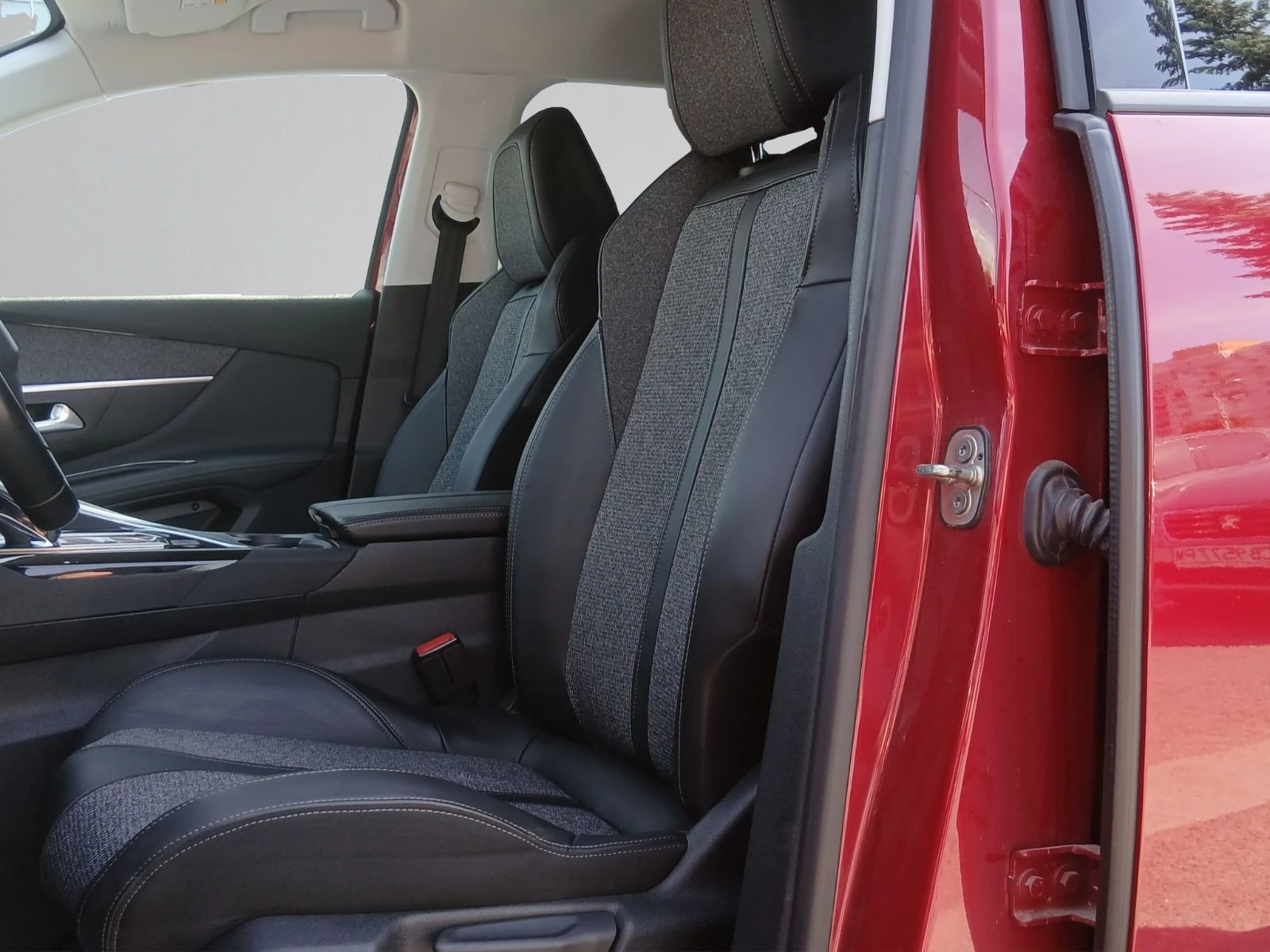 Peugeot 3008 3008 NEW ALLURE 1.6 e-THP 180 EAT8 EURO 6.2, снимка 9 - Автомобили и джипове - 55128818